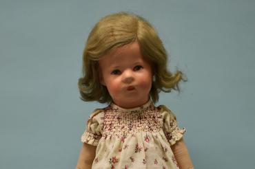 Das Bild zeigt die Puppe I „Dorothee aus dem Jahr 1937.
