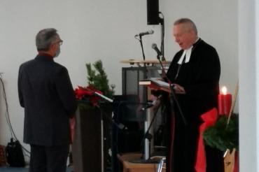 Das Bild zeigt Pastor Guthmann und Dekan Wolfermann