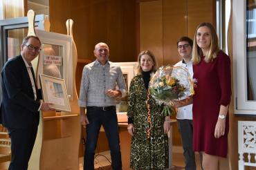 Fensterbauer des Jahres 2020 in der Kategorie Produktentwicklung und Fertigung ist die Firma Schreinerei Ziegelmeier in Nördlingen; im Bild Reinhold Kober, Gunter Ziegelmeier, Julia Ziegelmeier, Philipp Ziegelmeier, Manuela Mayer (v.li.).