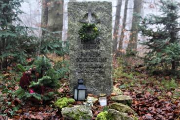 Gedenkstein im Donauwörther Stadtwald
