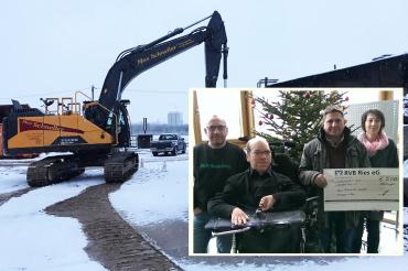Bagger im Schnee, mit einem Bild von Peter schneller, Matthias Küffner, Max und Renate Schneller