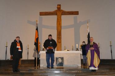 Das Bild zeigt die Ehrung von Konrad Häfele in der St. Josef Kirche