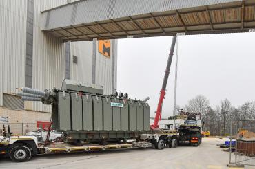 Ein Spezial-LKW transportierte letzte Woche den neuen Transformator zum Märker-Gelände in Harburg