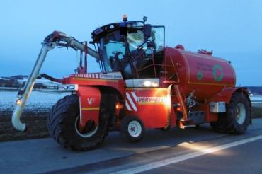 Überbreite landwirtschaftliche Arbeitsmaschine