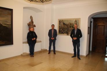 : Gertrud Hammer, Werkleiterin Stadtwerke Donauwörth; Jürgen Sorré, Oberbürgermeister Große Kreisstadt Donauwörth; Veit Meggle, Bürgermeister Gemeinde Mertingen und Vorsitzender des Abwasserzweckverbandes Schmuttermündung. Nicht im Bild: Martin Paninka, Bürgermeister Gemeinde Asbach-Bäumenheim und stv. Vorsitzender des Abwasserzweckverbandes Schmuttermündung.