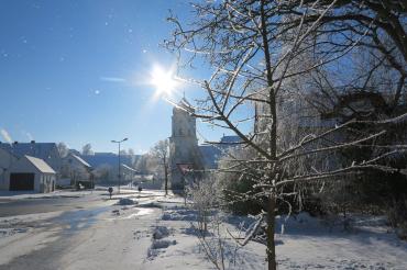 Das Bild zeigt die Amerbacher Kirche.