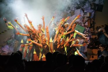 Das Bild zeigt eine Performance des Faschingsclubs.