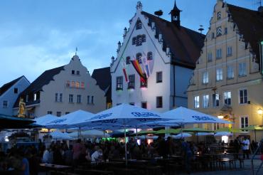 Bunte und fröhliche Feste sollen endlich im Jahr 2021 wieder in Wemding stattfinden. 