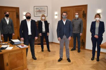 Team des OB Donauwörth mit Mund-Nasen-Schutz