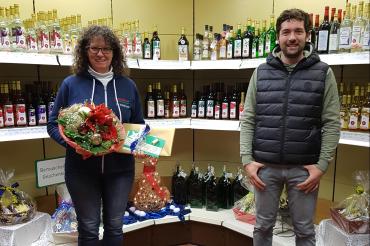 Das Bild zeigt von links: Margit Wiedemann, Fabian Altmann.