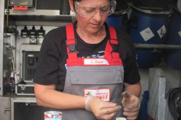 Das Bild zeigt die Annahme von Schadstoffen. 