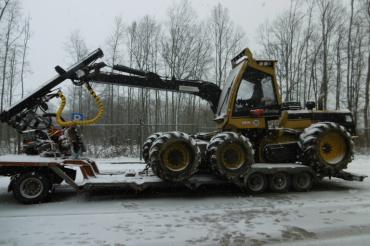 Eine Streife der Verkehrspolizeiinspektion Donauwörth wurde am gestrigen Mittwoch gegen 13.45 Uhr auf der Bundesstraße 2 bei Donauwörth auf dieses landwirtschaftliches Gespann aufmerksam.