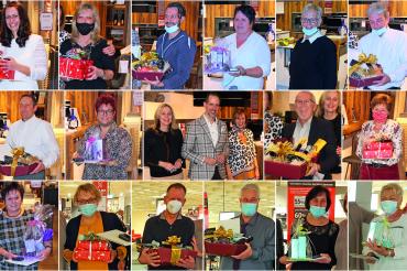 Das Bild zeigt alle geehrten Mitarbeiter von links nach rechts: Judith Rabenseifner 25 Jahre, Elli Imm 25 Jahre, Matthias Grau 10 Jahre, Anita Huggenberger 10 Jahre, Sigrid Kauffeld 10 Jahre, Thorsten Vogel 10 Jahre, Reinhold Fischer 25 Jahre, Tanja Schneid 15 Jahre, Familie Karmann, Konrad Endmeier 45 Jahre, Carola Strauß 25 Jahre, Monika Lechner 25 Jahre, Maria Hussendörfer 25 Jahre, Erwin Schmitt 20 Jahre, Walter Thenikl 20 Jahre, Dagmar Pfister 10 Jahre, Martina Schwenk 10 Jahre. Nicht abgebildet: Herr 