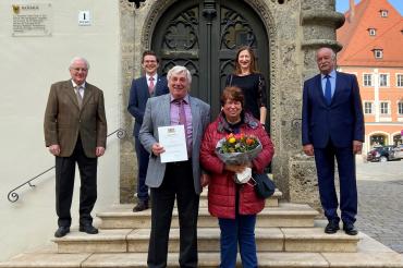 Paul Schneele wurde mit der Dankurkunde des Freistaates für Verdienste in der kommunalen Selbstverwaltung geehrt.