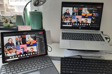 Das Bild zeigt Schüler der 13. Klasse der Berufsoberschule, die via MS Teams die US-Wahl simulieren.