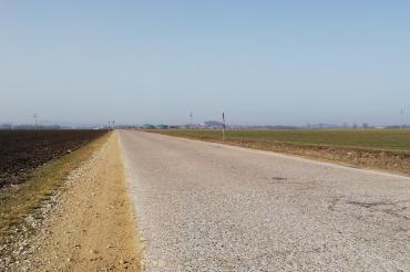 Landstraße in schlechtem Zustand