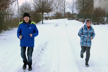 David Kühnel aus der Klasse 5a hat sich spontan mit Gerhard Enzelberger verabredet, um gemeinsam einige Kilometer für den guten Zweck zu laufen. 