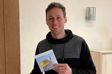 Roland Kiechle mit Flyer