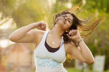 Frau macht Zumba