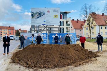 Das Bild zeigt den Spatenstich des neuen Nördlinger Wohnbauprojekts 