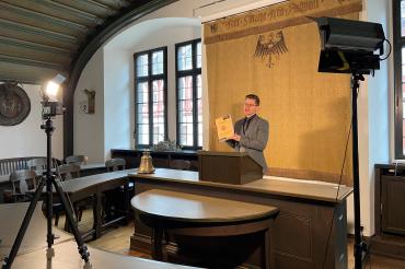 Das Bild zeigt Nördlingens Oberbürgermeister David Wittner. 