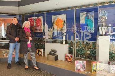 Das Bild zeigt das Schaufenster des Donauwörther Stadtladens.