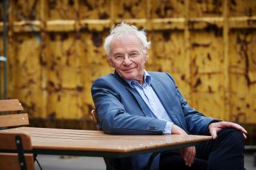 Das Bild zeigt Götz Aly. 