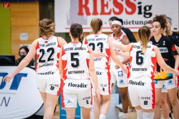 Auf dem Bild sind Spielerinnen der XCYDE Angels Nördlingen zu sehen. 