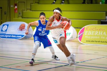 Das Bild zeigt Respect Leaphart im Spiel gegen den BC Pharmaserv Marburg. 