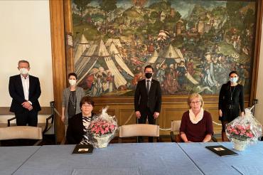 Das Bild zeigt die Verabschiedung von Frau Elsa Ruf und Frau Rita Meyer. 