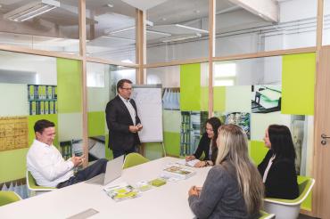 Bereits seit 25 Jahren tut sich bei der Frankenraster GmbH etwas in Sachen Digitalisierung. Das in Buchdorf ansässige Unternehmen könnte man als Pionier im Bereich der Digitalisierung bezeichnen