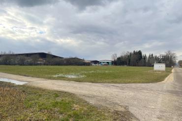 Auf dem Areal von Holz Burger sollen zukünftig Kettenhäuser gebaut werden. Sie erfüllen nicht nur den Bedarf nach Eigentumswohnraum sondern bilden auch einen passiven Lärmschutzwall. 