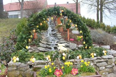 Geschmückter Osterbrunnen