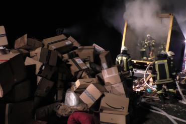 In der vergangenen Nacht brannte ein Lkw-Anhänger. 