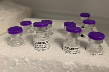 Impfstofffläschchen in Styropor