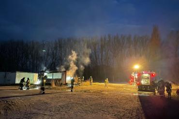Feuerwehreinsatz bei Brand von Baucontainer 