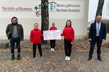 Spendenübergabe beim SC Wallerstein