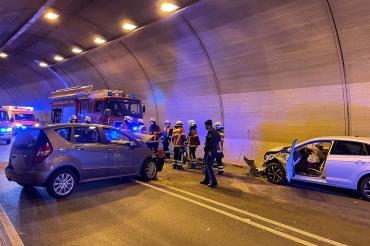 Frontalzusammenstoß zweier Pkw