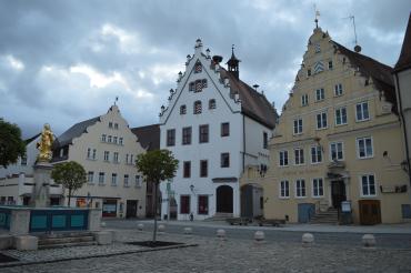 Das Bild zeigt den Wemdinger Marktplatz.