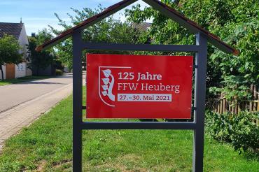 Das Bild zeigt ein Schild der Freiwilligen Feuerwehr Heuberg. 