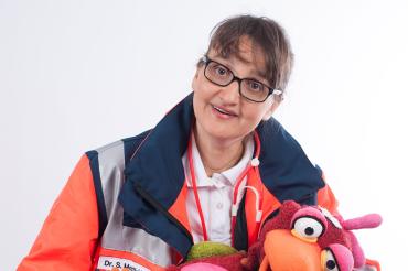 Das Bild zeigt die Ärztin sowie Autorin Sybille Mottl-Link