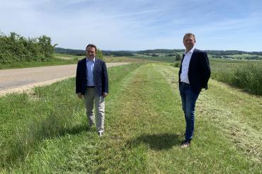 MdB Ulrich Lange und Bürgermeister Frank-Markus Merkt freuen sich über die enorme Bundesförderung mit der ein neuer Radweg geschaffen werden kann. 