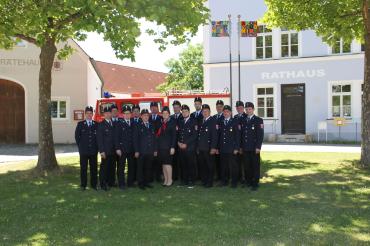 Es ist der Festausschuss der FFW Maihingen zu sehen.