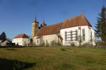 Das Bild zeigt die Klosterkirche Auhausen. 
