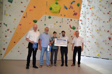 (von links) Friedrich Hertle, Gerhard Bierweiler und (2. von rechts) Präsident Dr. Andreas Teicher. 