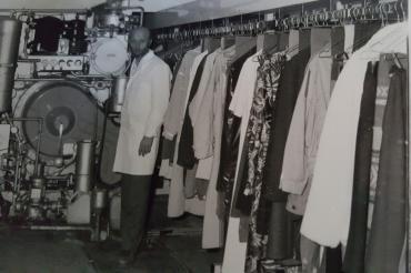 Färbermeister Norbert Paris im ehemaligen Stammbetrieb in Nördlingen. 