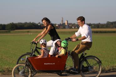 Oberbürgermeister David Wittner ruft zur Be-teiligung am Stadtradeln ab 4. Juli auf – er und seine Familie beteiligen sich an der 3-wöchigen Aktion.