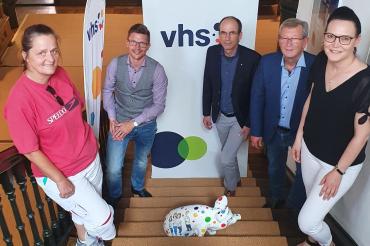 Unser Bild zeigt von links nach rechts: Birgit Grübl, Oberbürger-meister David Wittner, 2. Vorsitzender Raimond Eberle, Geschäfts-führer Peter Schiele sowie Schriftführerin Simone Heinze.