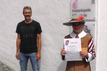 Unser Bild zeigt den Schlagzeuglehrer der Knabenkapelle Andreas Besel und Jonathan Kugler.