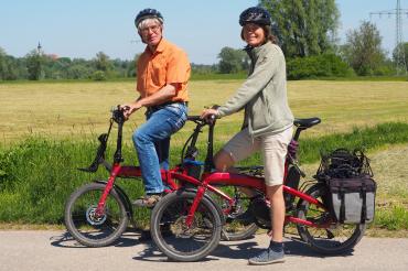 von rechts: Die Organisatoren – die Biologin Dr. Maiken Winter und Karl Mehl, evangelischer Pfarrer in Grafrath.